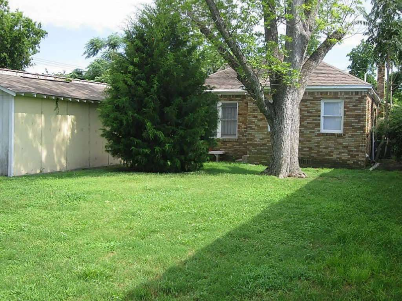 745 E 19th St - Photo 2 of 27