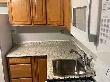 208 Woodlawn Cir - Photo 3 of 7