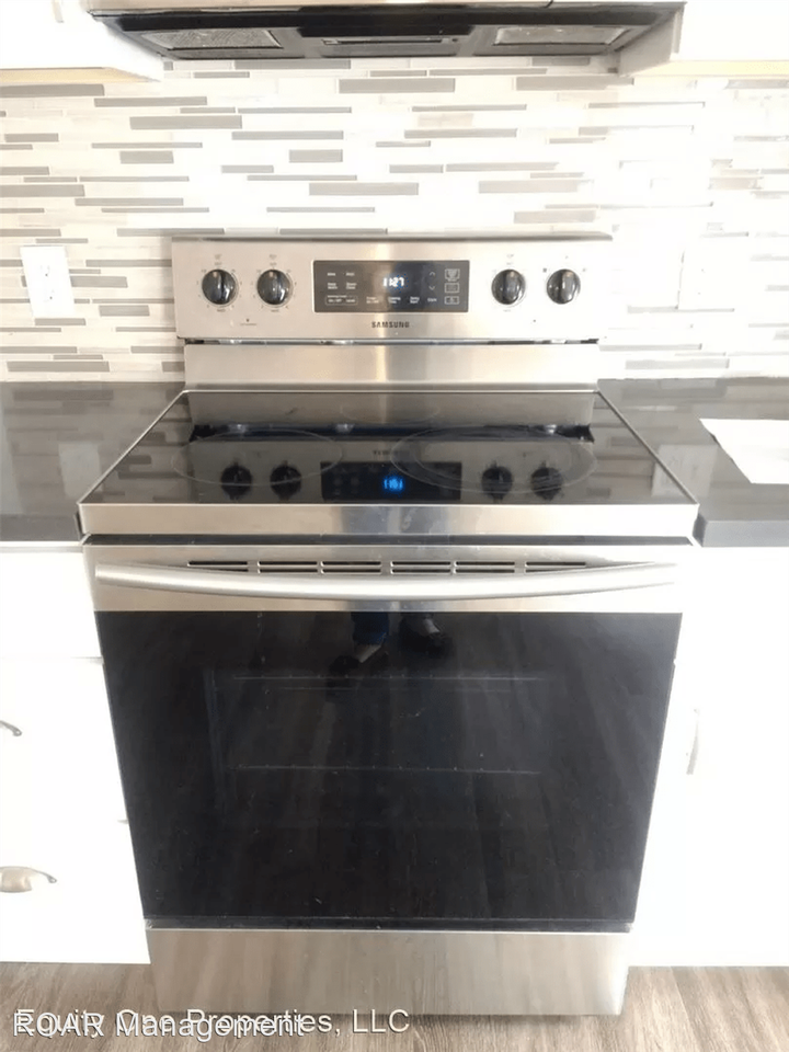 3674 Villa Terrace - Photo 3 of 11