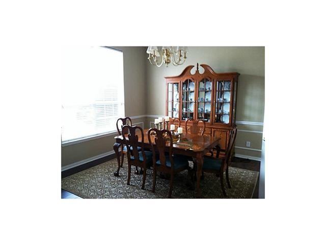 1812 Forest Bend Ln - Photo 3 of 13