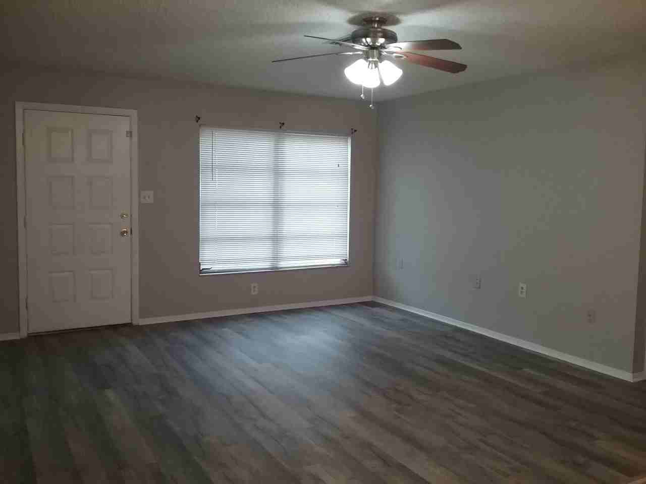 9244 Barrington Ln - Photo 3 of 11