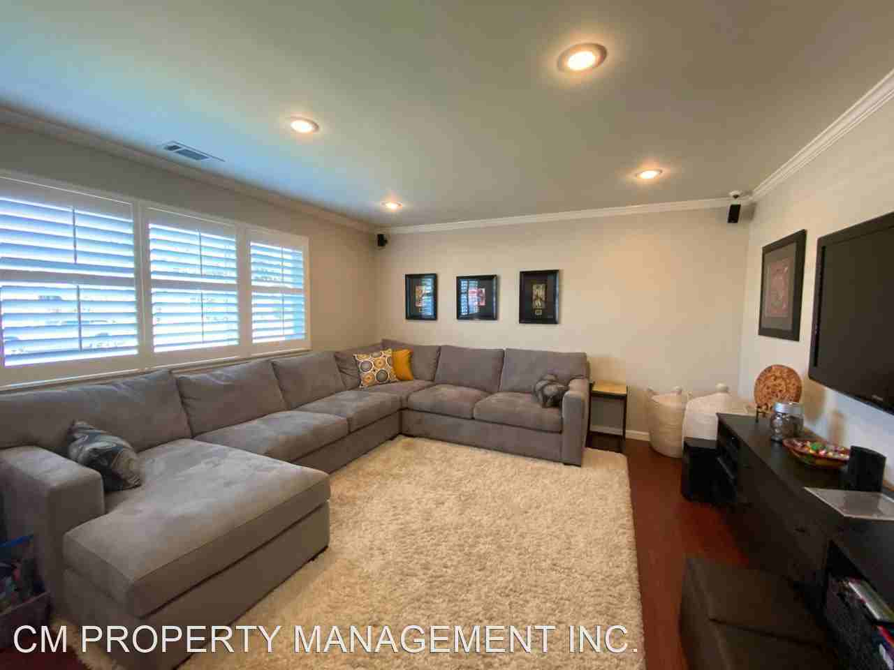 2062 Willester Ave - Photo 3 of 36