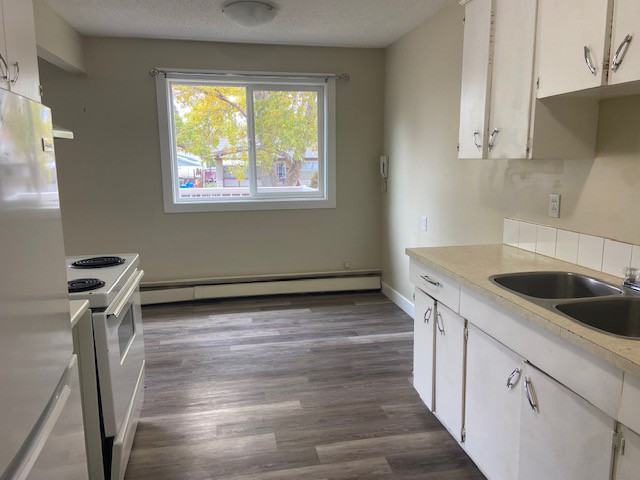 11820 46 Street - Photo 2 of 12