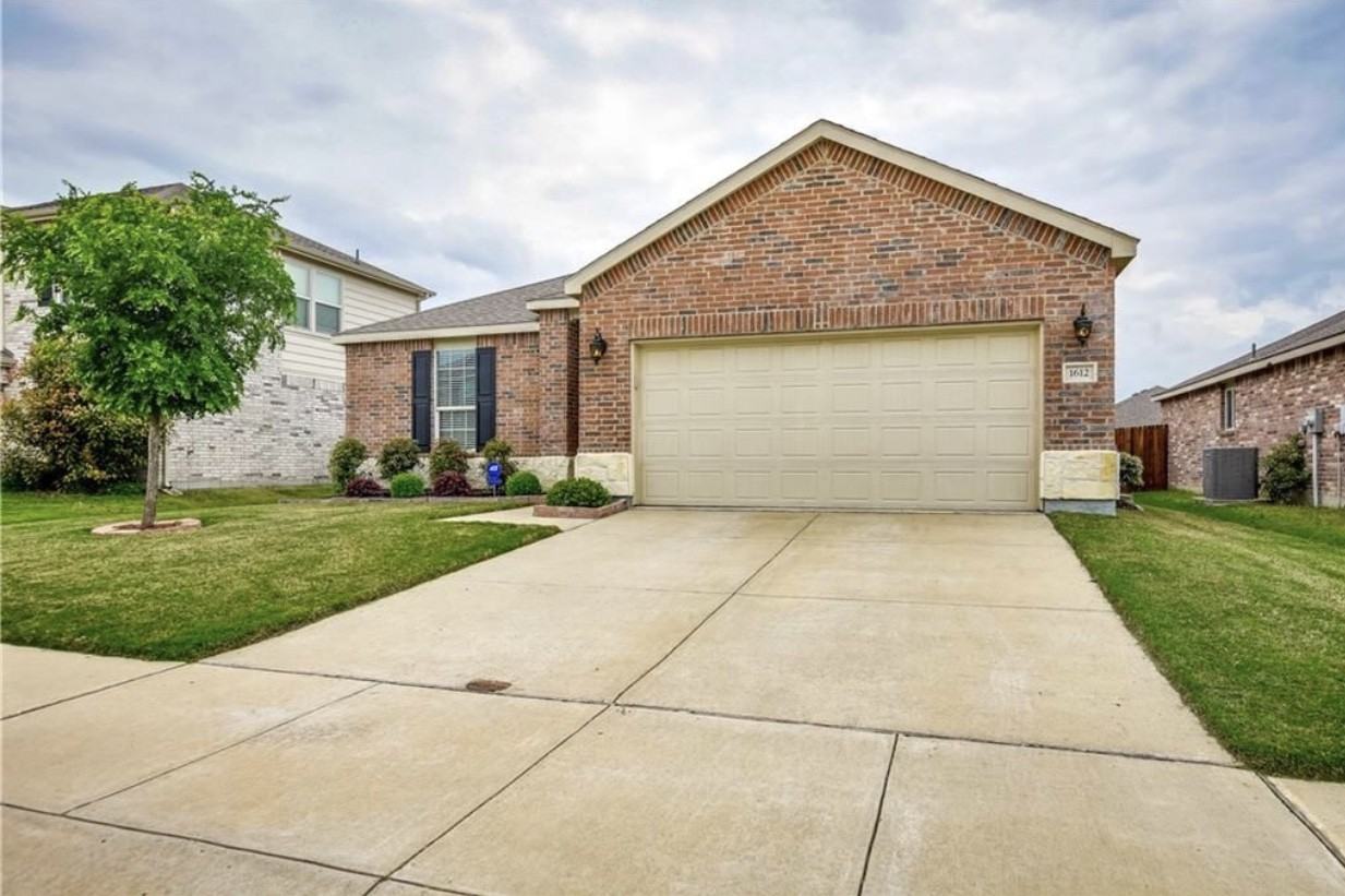 1612 Megan Creek Dr - Photo 2 of 19