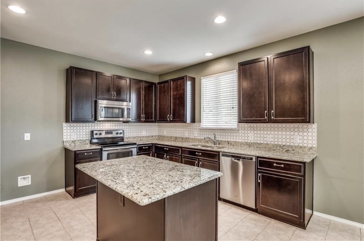 1612 Megan Creek Dr - Photo 3 of 19