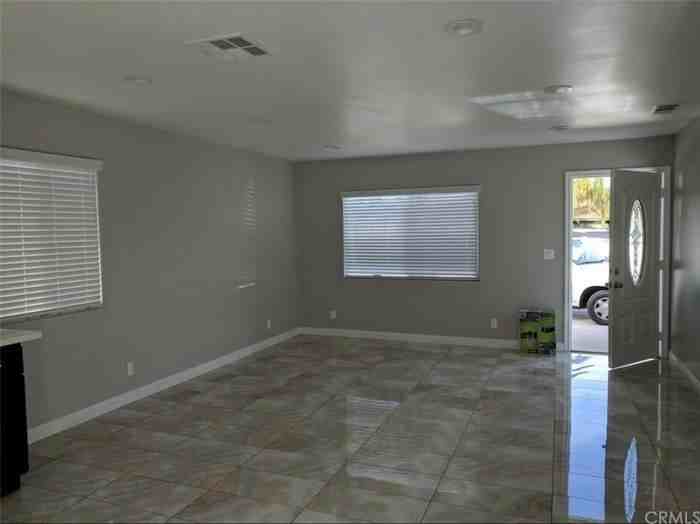 356 S Rall Ave - Photo 2 of 10