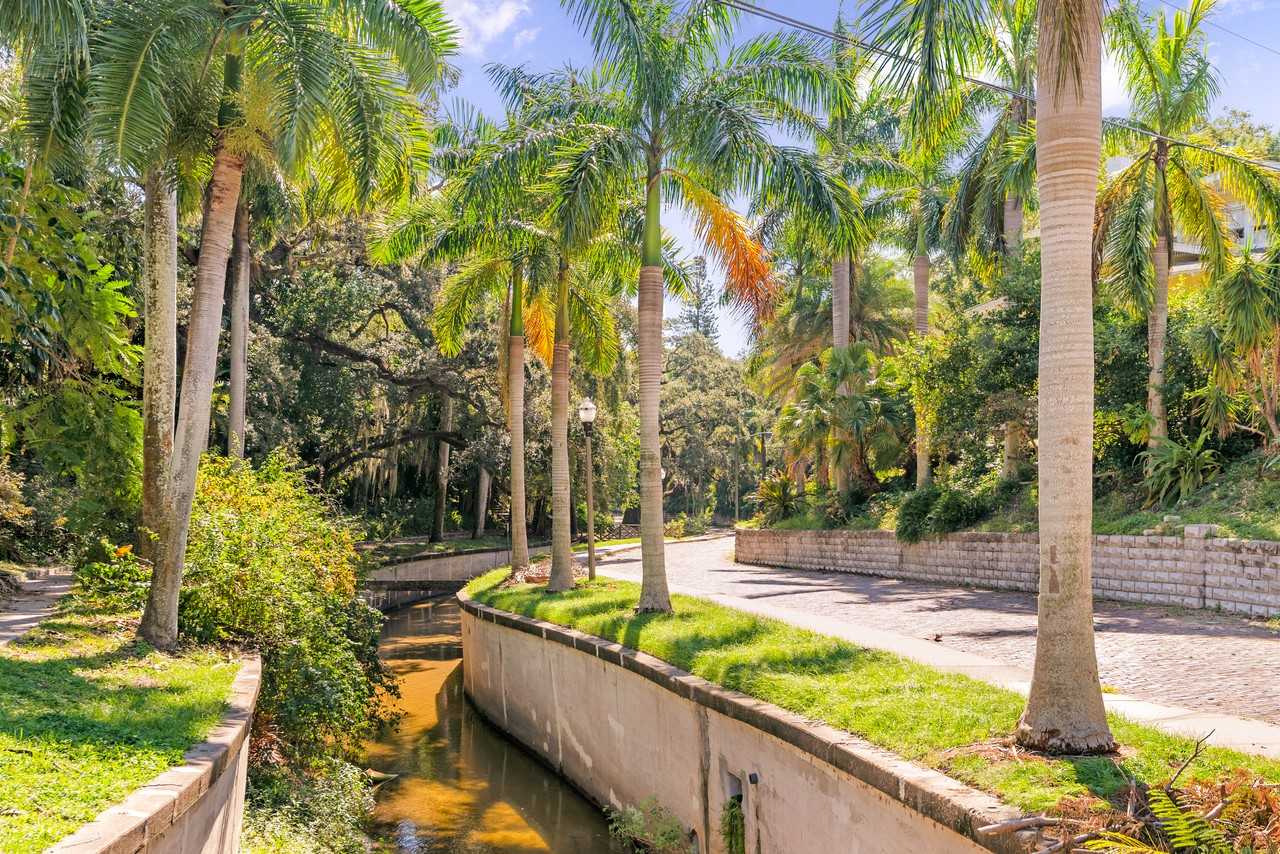 802 Roser Park Dr S - Photo 2 of 39