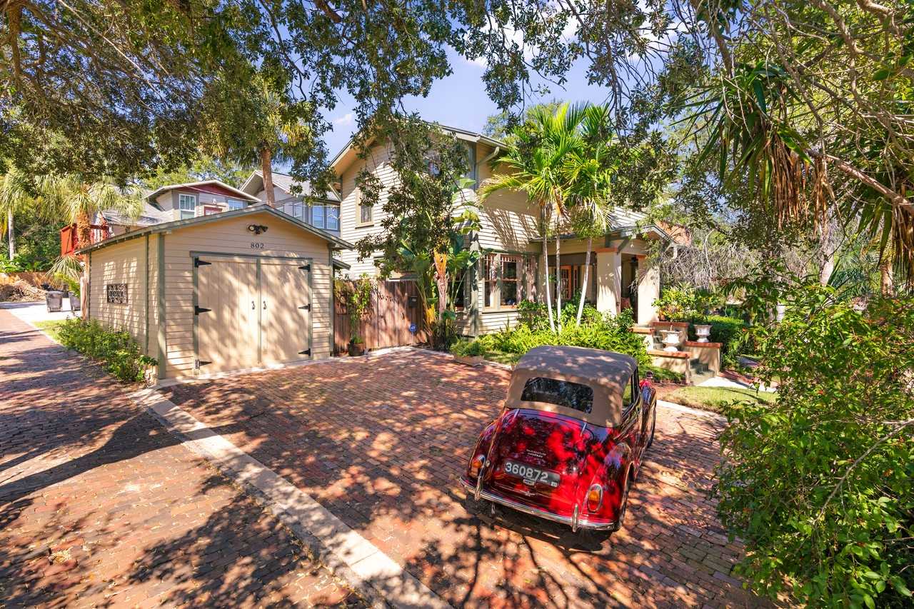 802 Roser Park Dr S - Photo 3 of 39