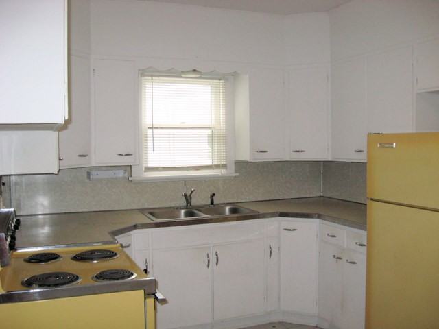 875 W Waggoner St - Photo 2 of 7