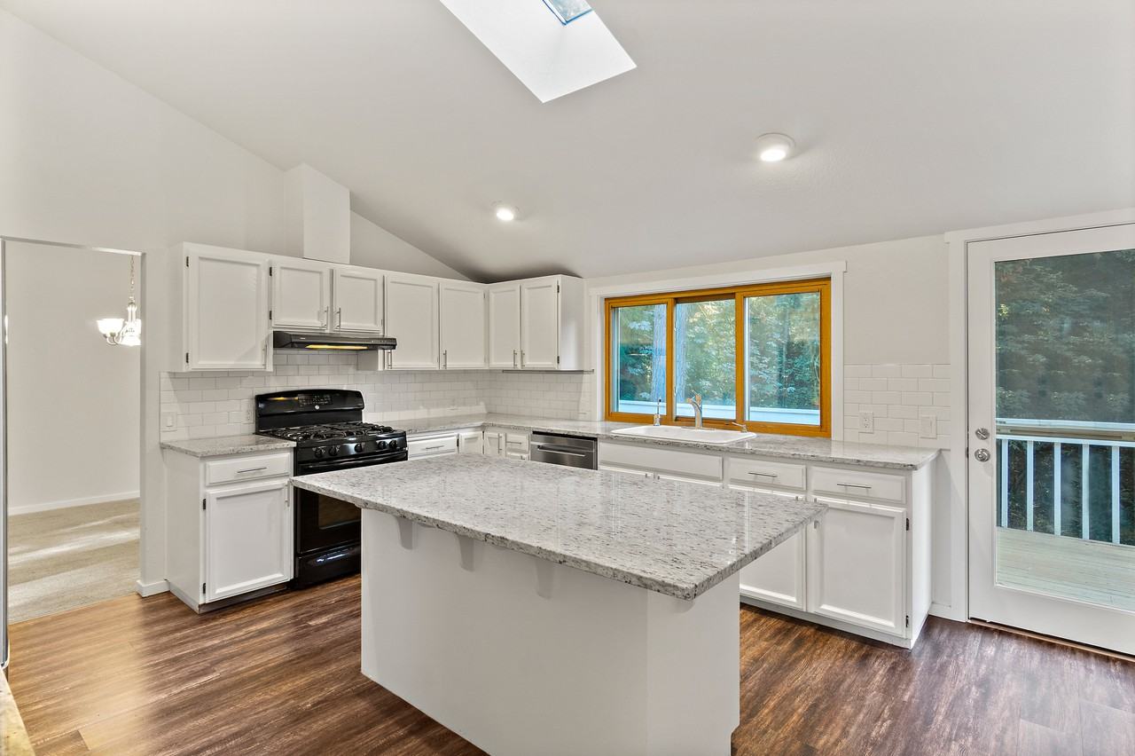 20439 Ne 3rd St #1 - Photo 4 of 31