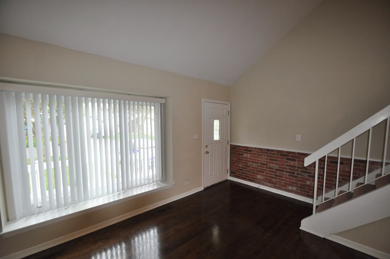 9224 162nd St - Photo 2 of 12