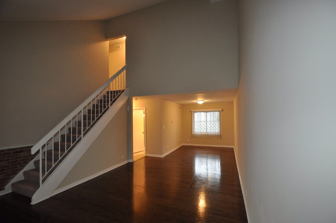 9224 162nd St - Photo 3 of 12