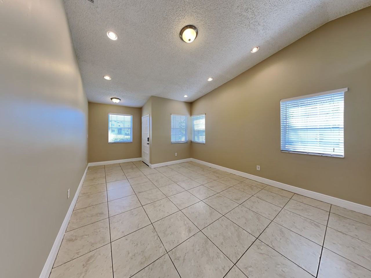 20777 Sw 85th Pl - Photo 2 of 11