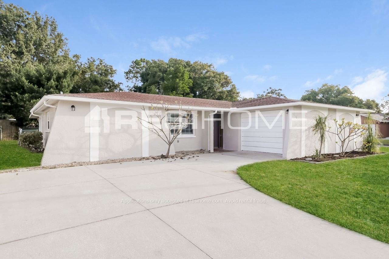 5707 Canosa Dr - Photo 3 of 23