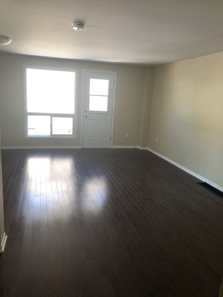 32-2292 Orient Park Drive - Photo 2 of 9