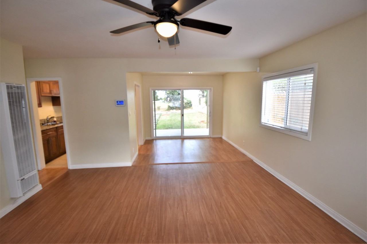 215 S Gaffney Ave - Photo 2 of 11