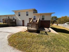 featured image of 631 W Meadowview Dr #5