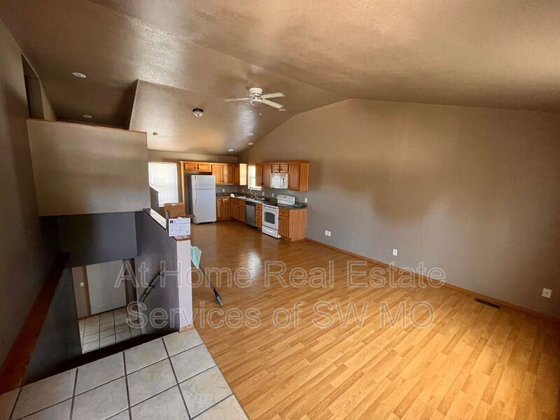 631 W Meadowview Dr #5 - Photo 2 of 7