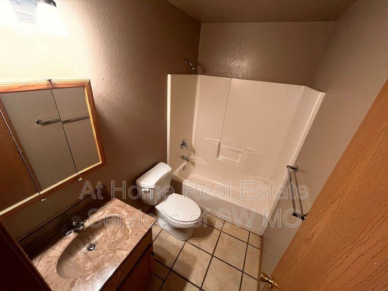 631 W Meadowview Dr #5 - Photo 4 of 7