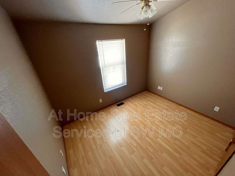 631 W Meadowview Dr #5 - Photo 5 of 7