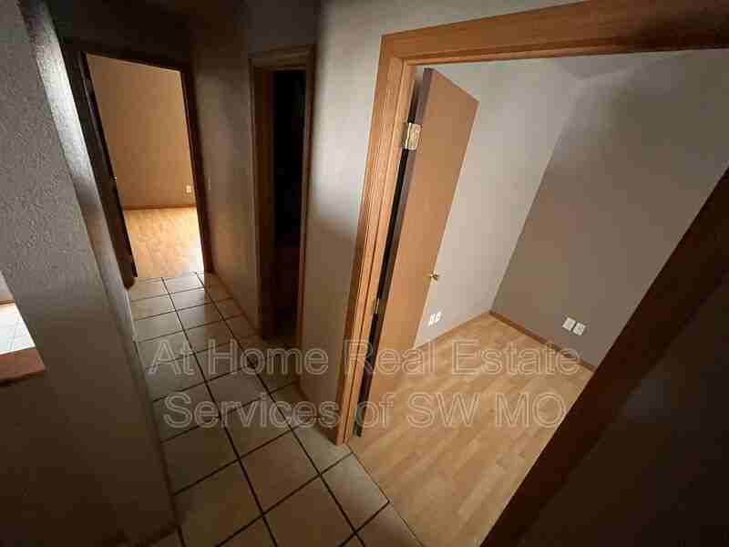 631 W Meadowview Dr #5 - Photo 6 of 7