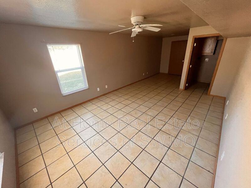 631 W Meadowview Dr #5 - Photo 7 of 7