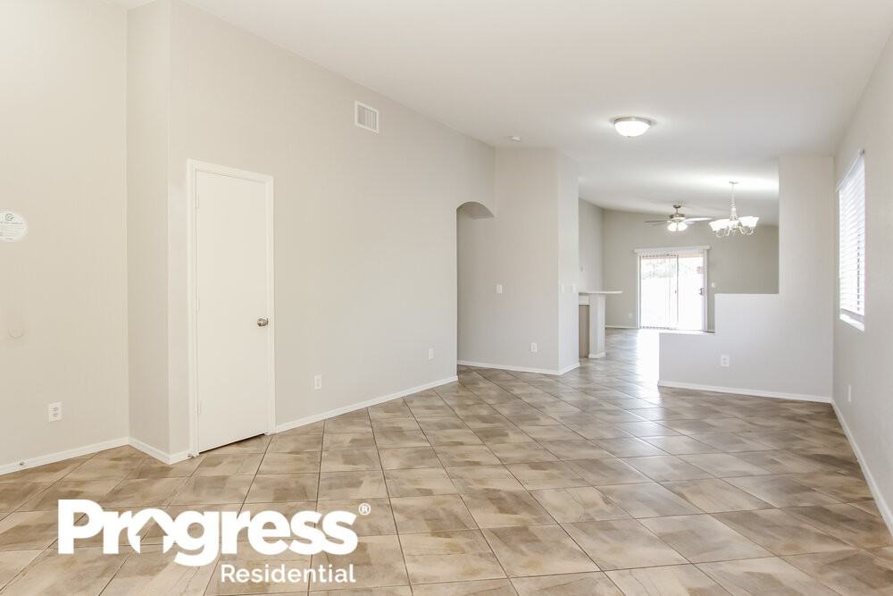 2386 S Saint Thomas Aquinas Dr - Photo 3 of 16