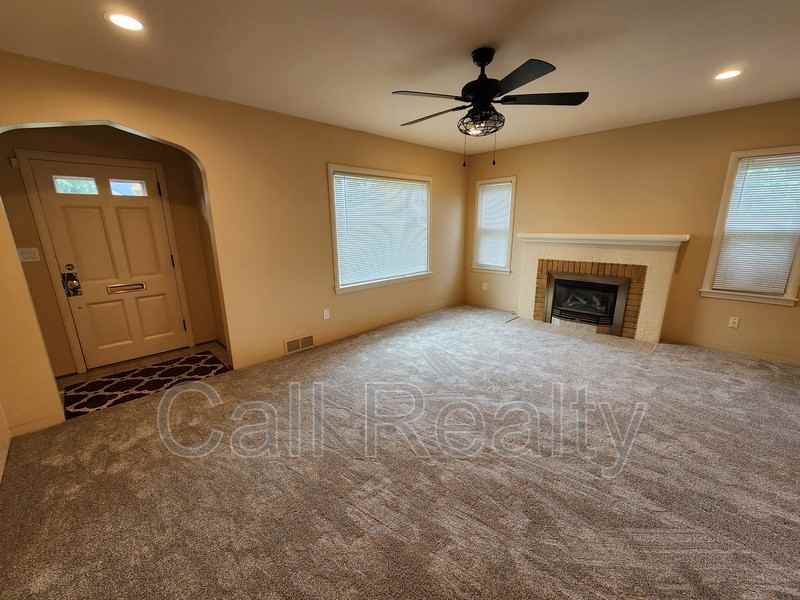 4103 S Garfield St - Photo 3 of 18