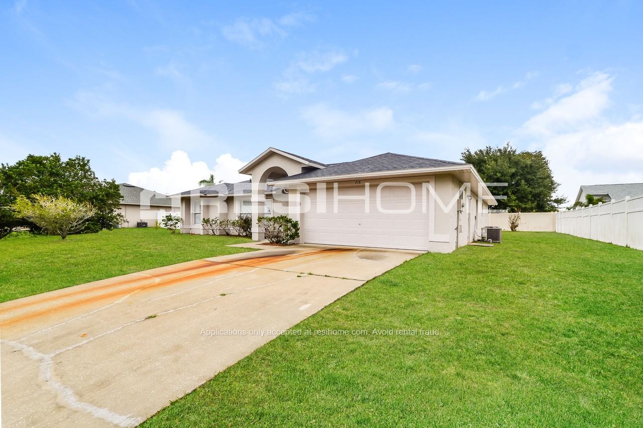 715 Jameson Dr - Photo 3 of 23