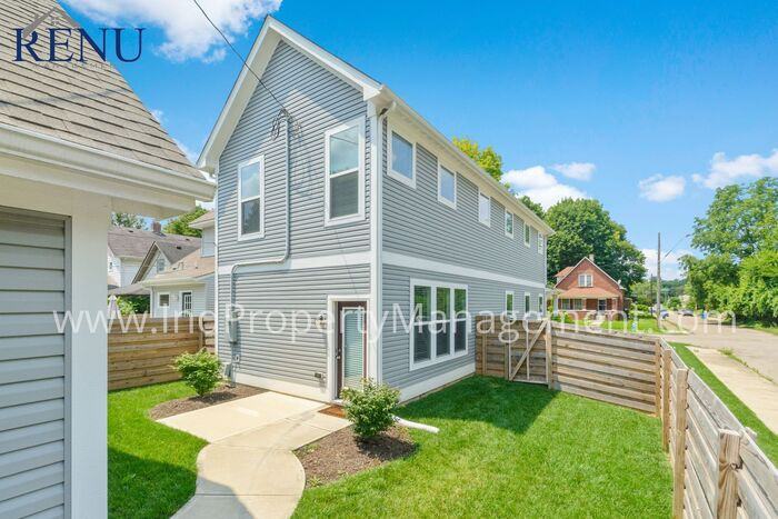 4077 Rookwood Ave - Photo 2 of 17