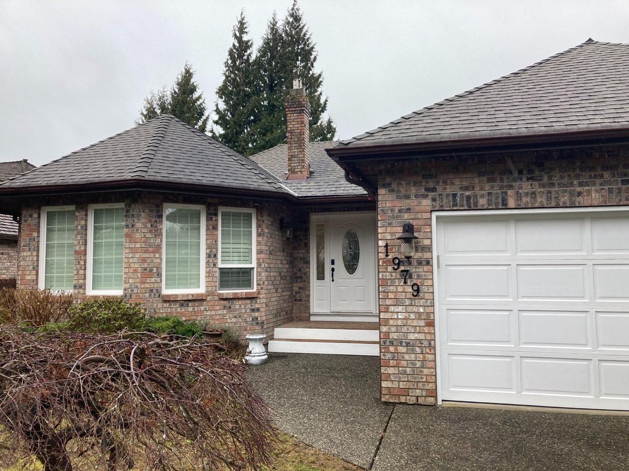 ID125 CRESCENT BEACH/OCEAN PARK EXECUTIVE 3BR RANCHER Apartments