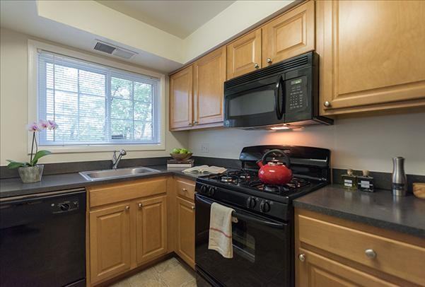 The Oaks at Falls Church - Photo 2 of 15