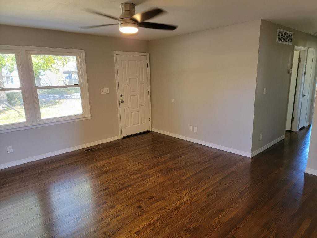 5105 Northeast 44th Street - Photo 2 of 12