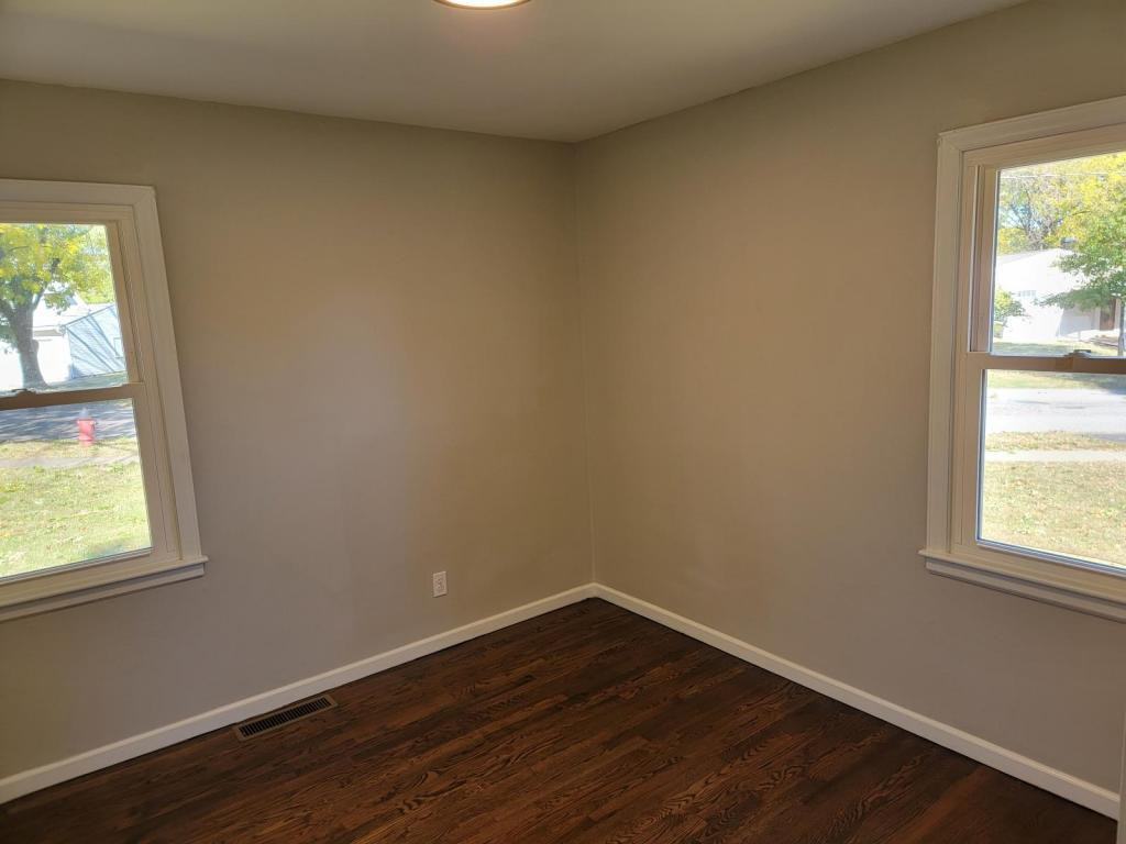 5105 Northeast 44th Street - Photo 7 of 12