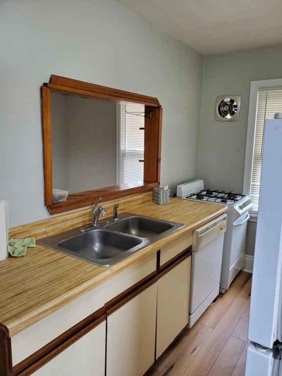 1239 Eggert Rd - Photo 2 of 26