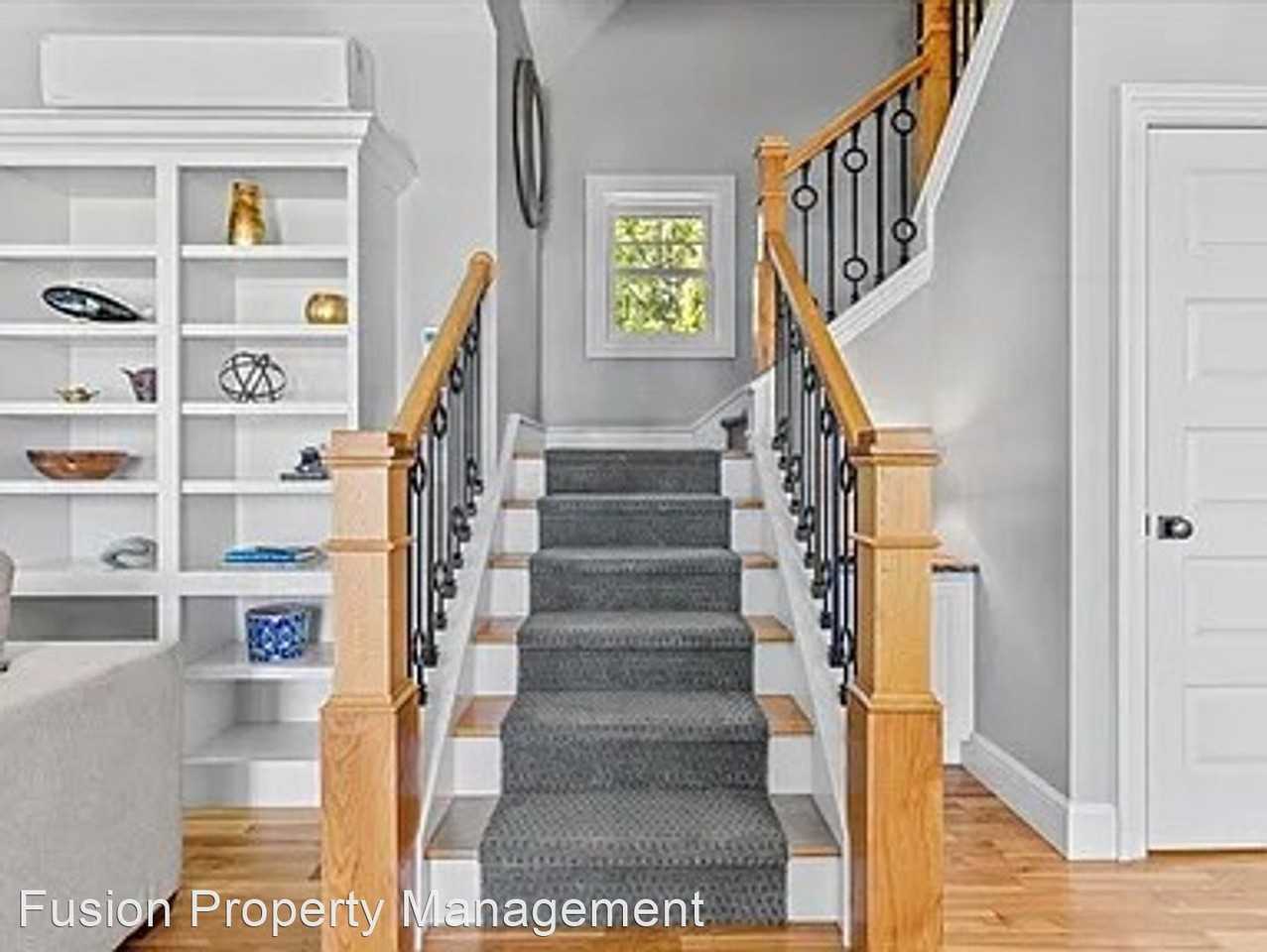 451 Appletree Point Rd - Photo 2 of 39