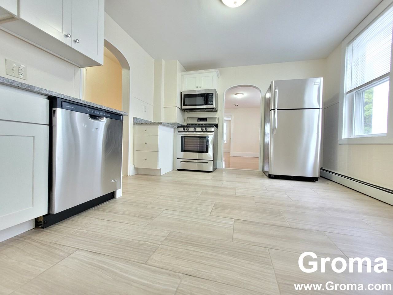 122 Gladstone St #1 - Photo 2 of 9