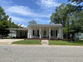 featured image of 220 W 3rd Ave