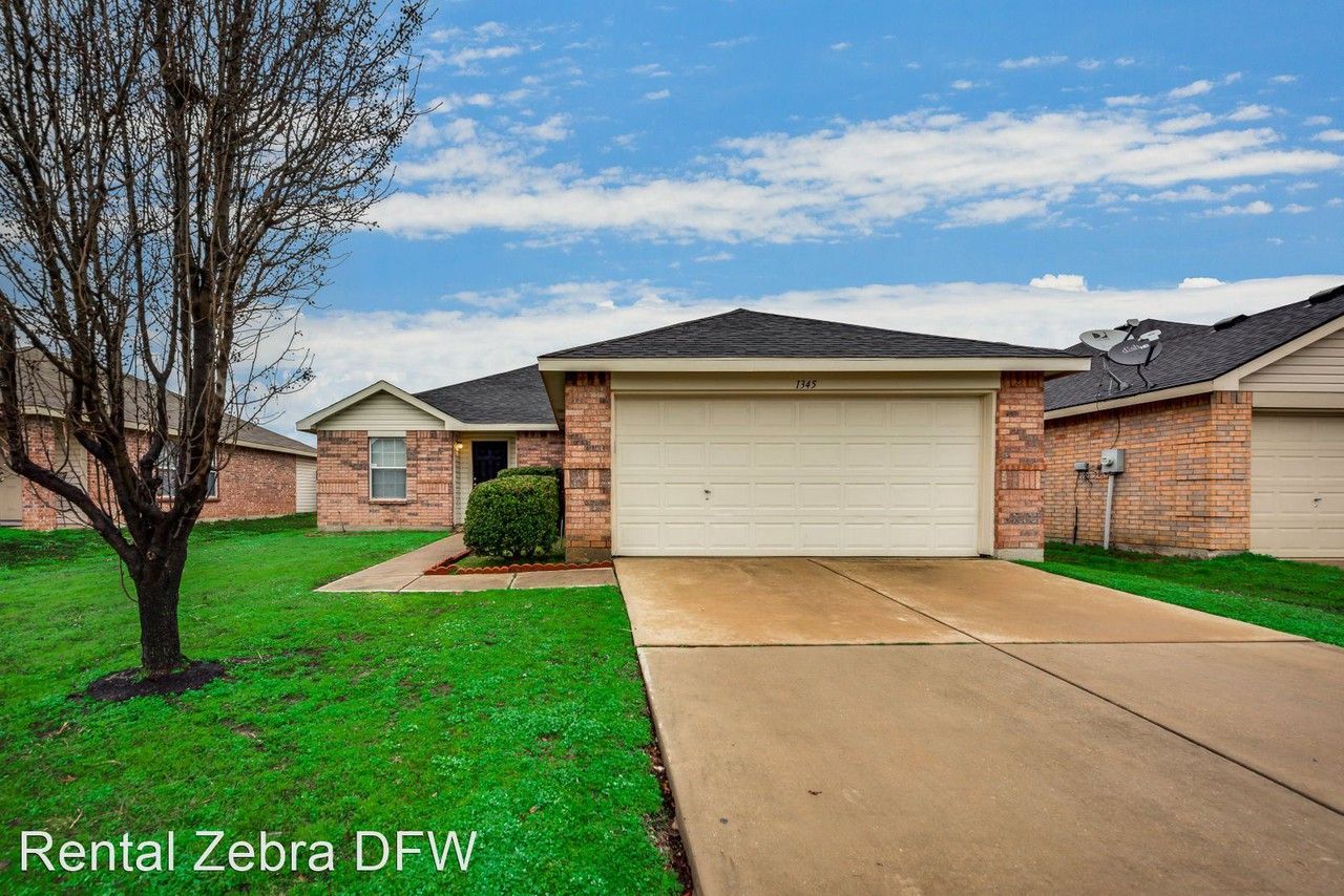 1345 Castle Ridge Rd - Photo 3 of 23