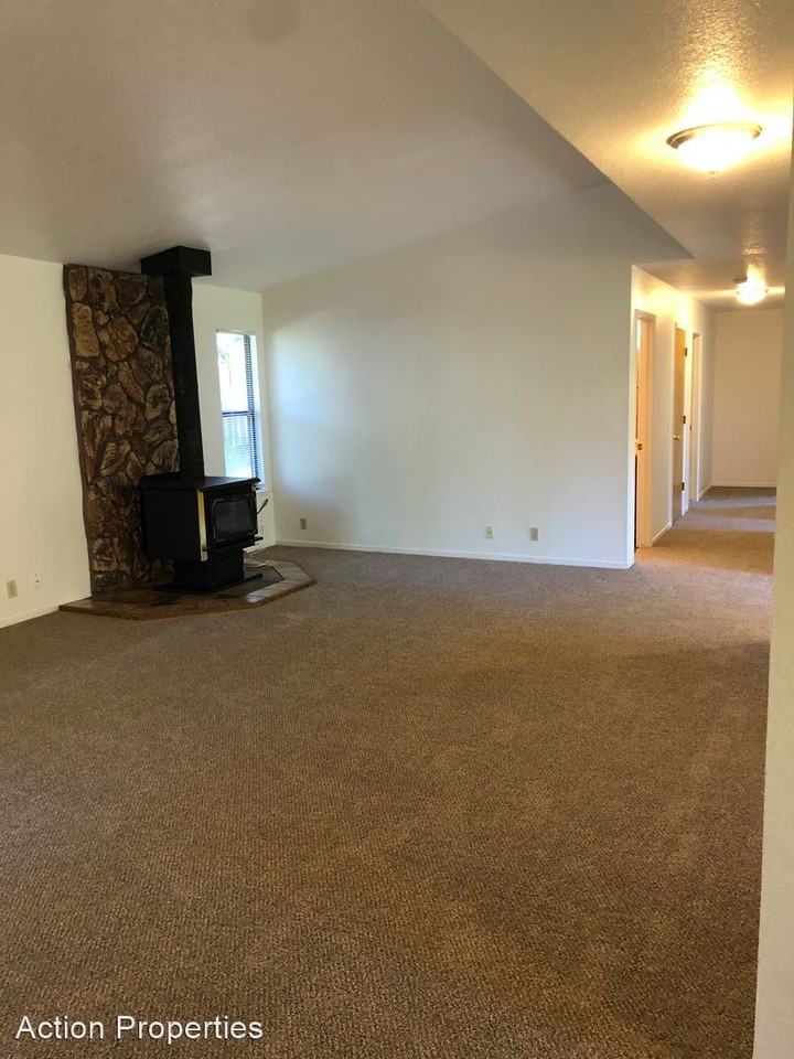 3341 Country Club Dr - Photo 2 of 10