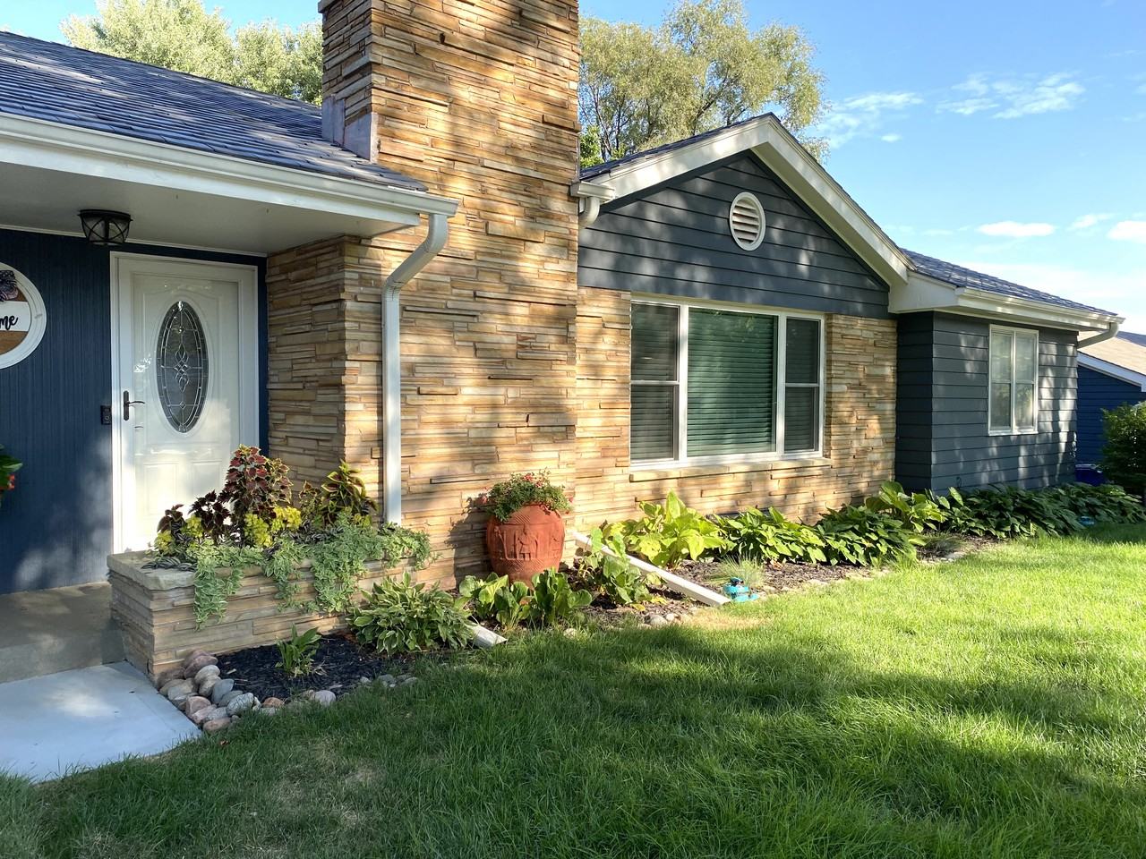 2213 S 90th St - Photo 2 of 42