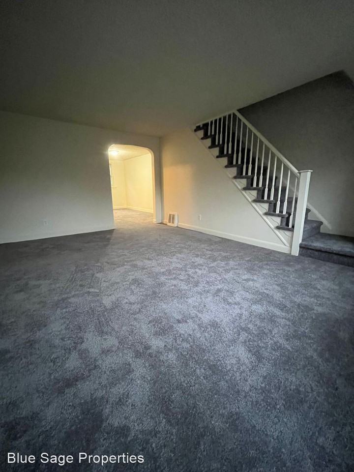 335 W 22nd St - Photo 2 of 25