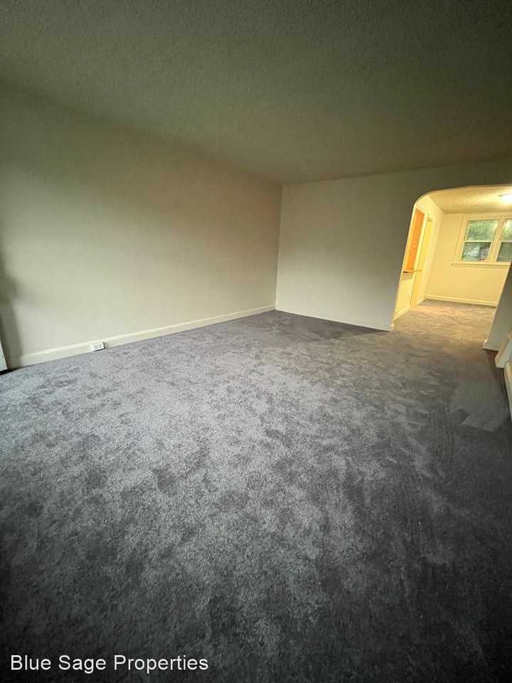 335 W 22nd St - Photo 3 of 25