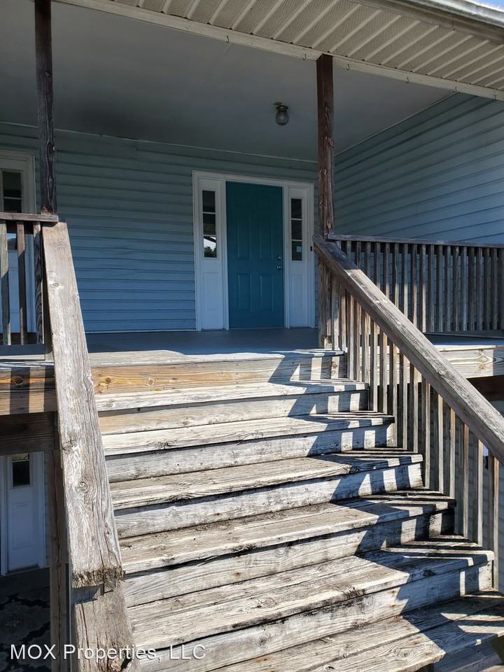 324 W 34th Street - Photo 3 of 10