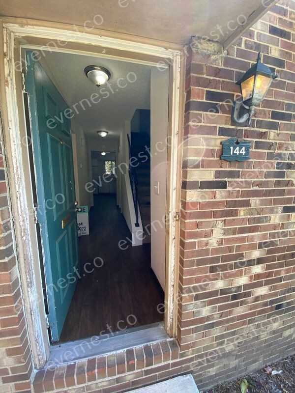 144 Stornoway Dr E - Photo 3 of 41