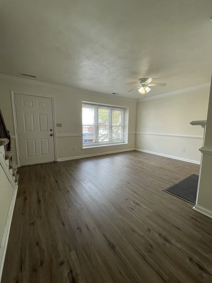 5523 Gates Landing Rd - Photo 7 of 33