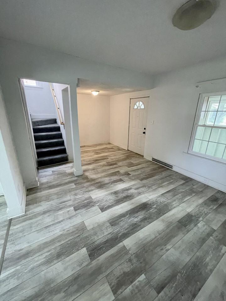 3558 E 139th St - Photo 2 of 12