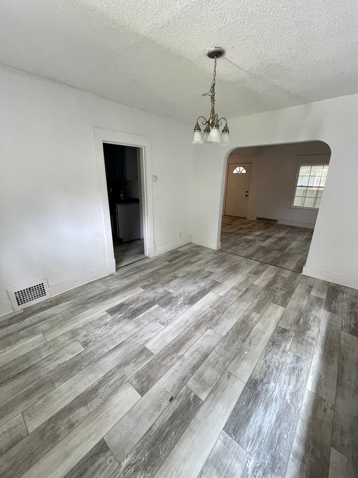 3558 E 139th St - Photo 3 of 12