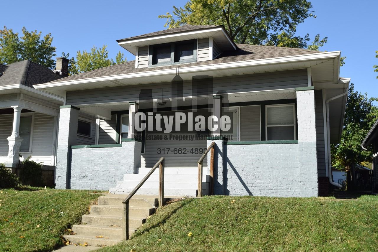 1602 Spruce St - Photo 4 of 22