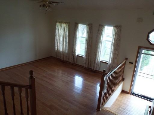 404 Maple Ct - Photo 3 of 12